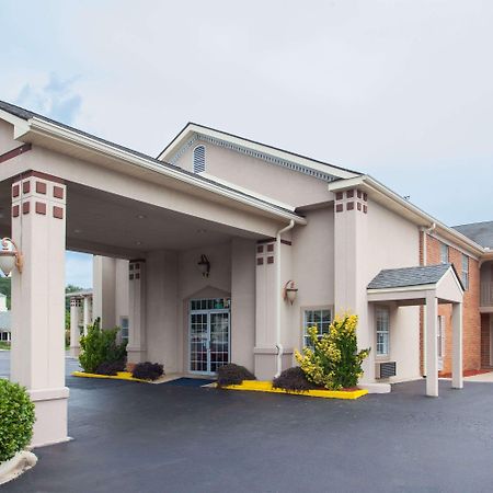 Super 8 By Wyndham Covington Hotel Exterior photo